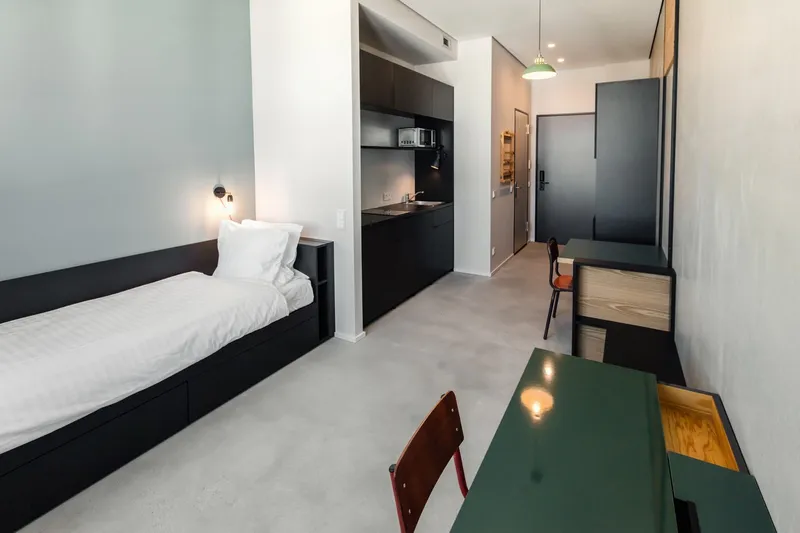 Neon Wood Student Housing - Penthouse Apartment am Frankfurter Tor — photo 1